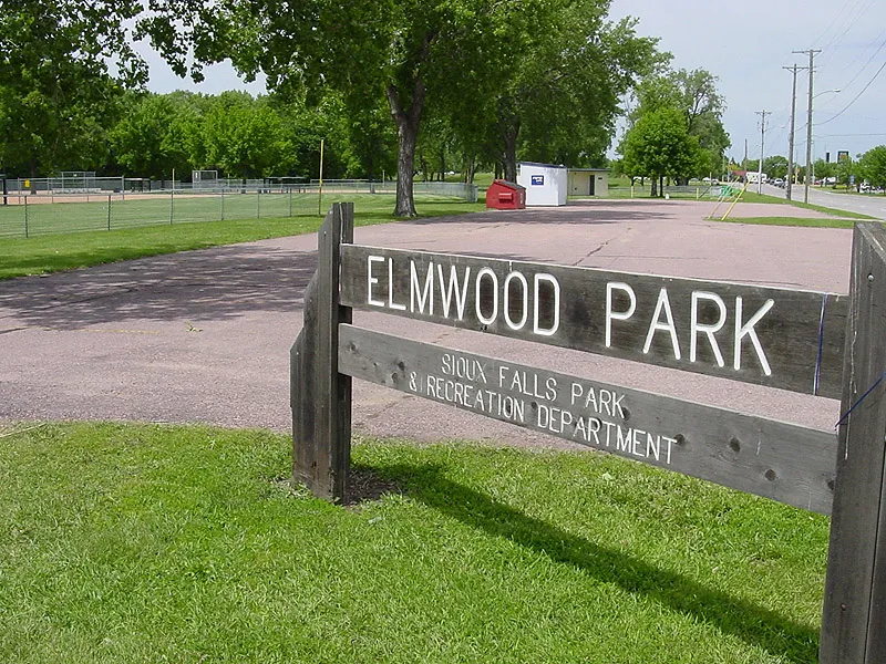 Park: Elmwood Park