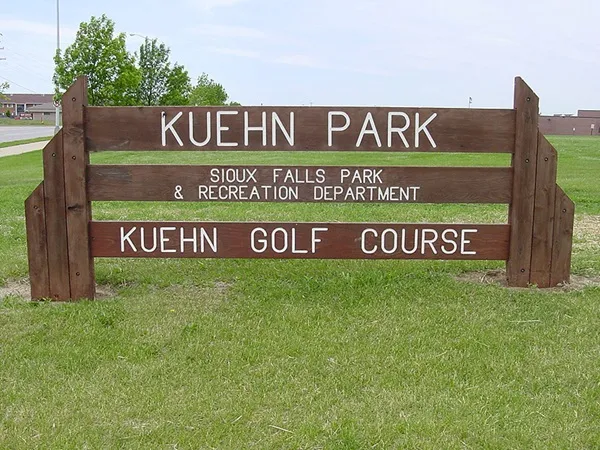 Park: Kuehn Park & Pool