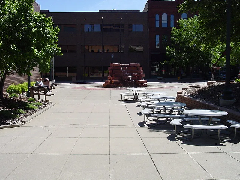 Park: Phillips Ave Plaza